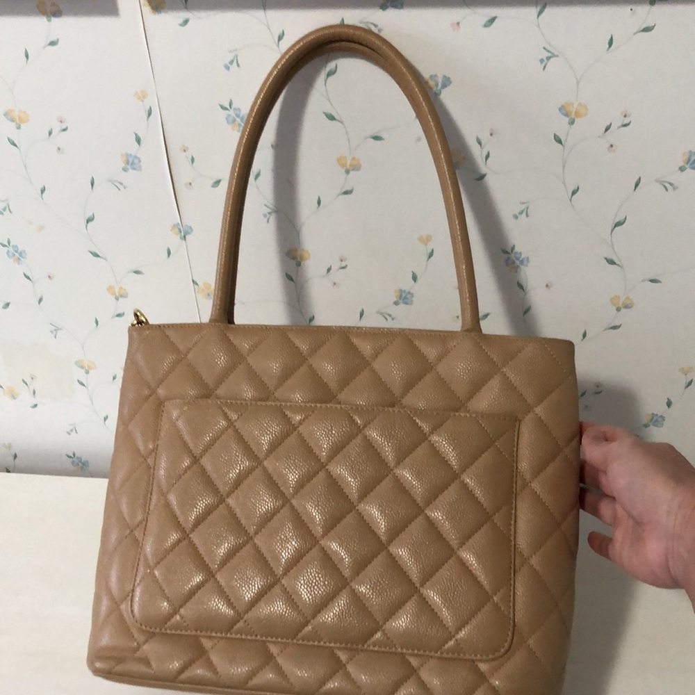 Vintage Chanel Beige Classic Medallion Quilted Caviar Tote Bag - Picture 4 of 15